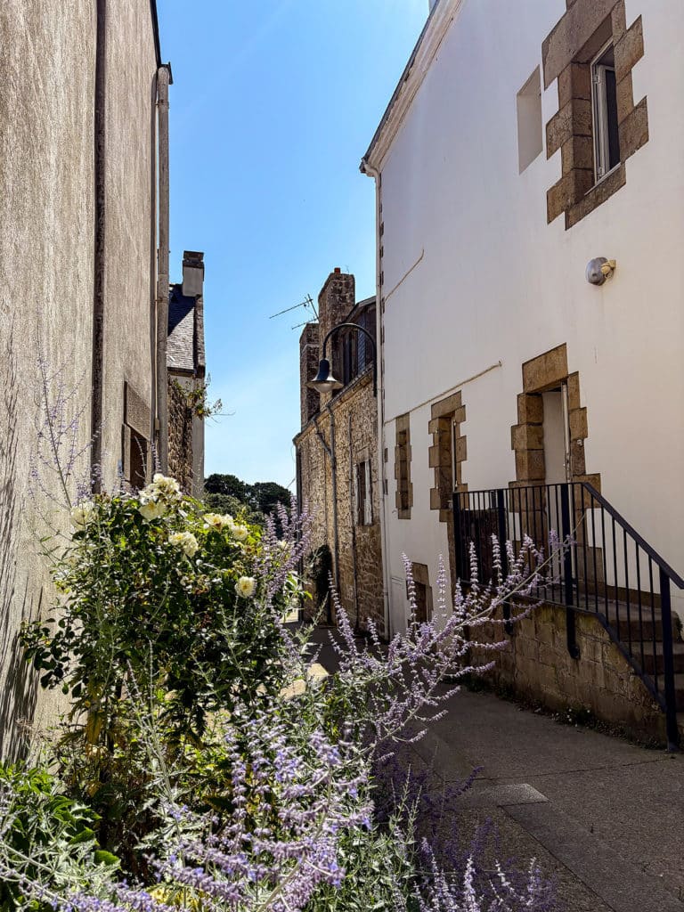 Petite ruelle d'un village Breton